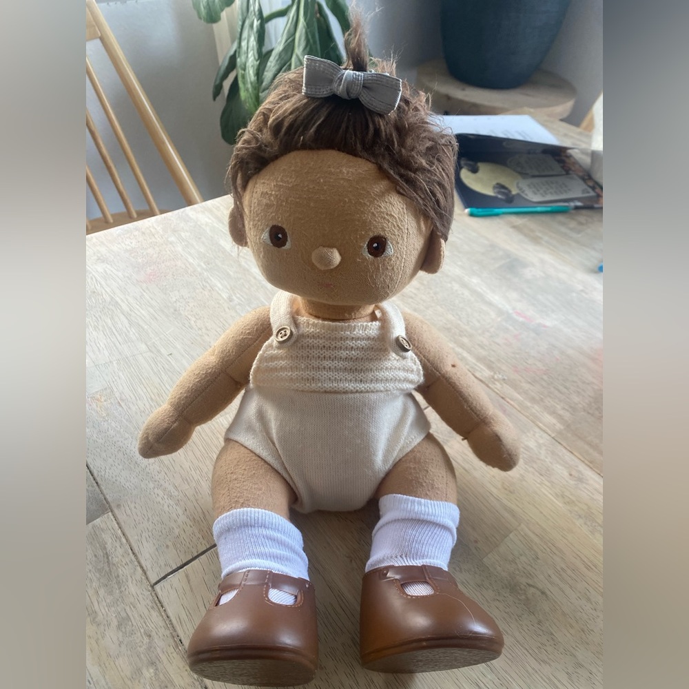 Dinkum Doll, Olli Ella